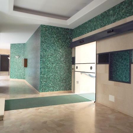 Lacaralele Apartment Milán Exterior foto