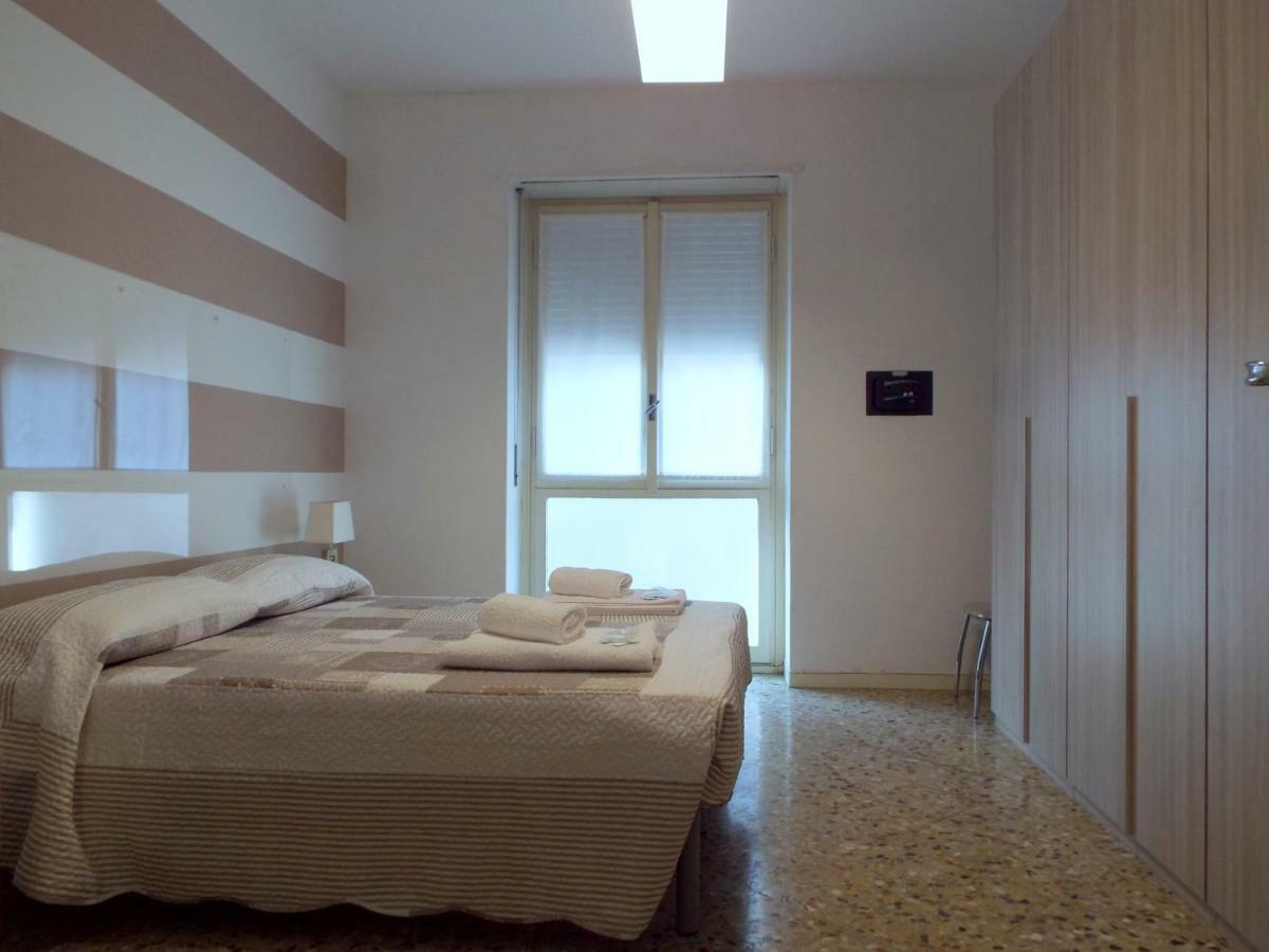 Lacaralele Apartment Milán Exterior foto