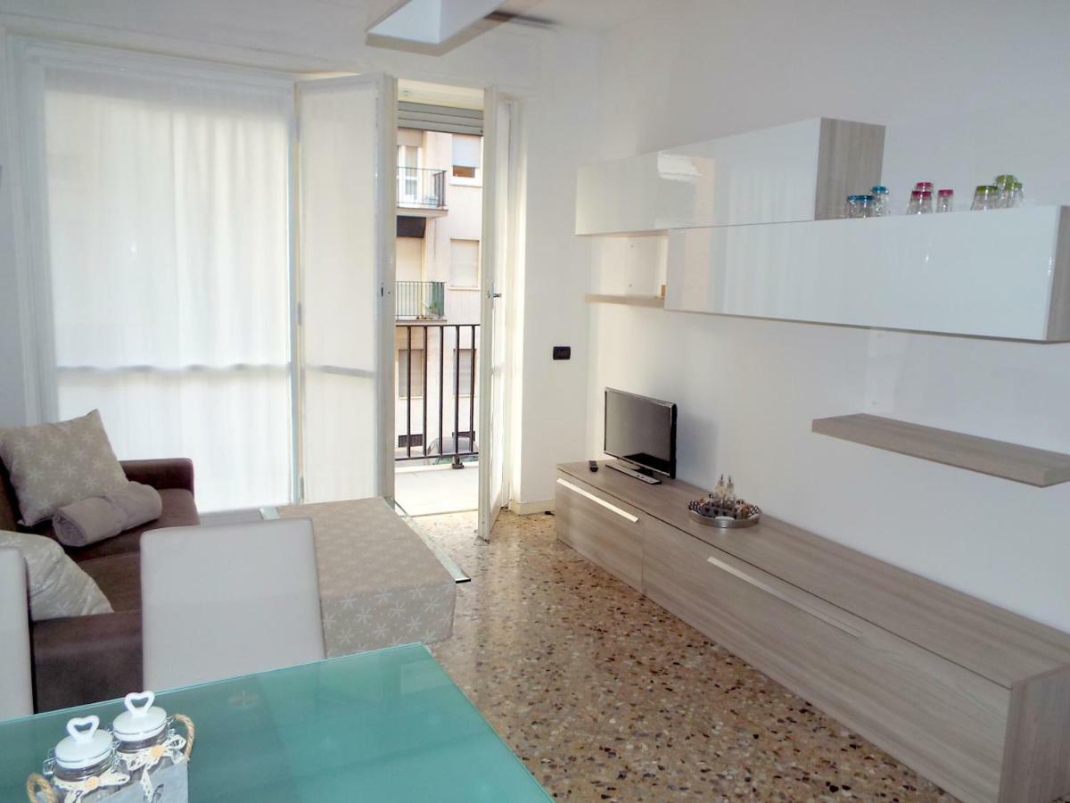 Lacaralele Apartment Milán Exterior foto