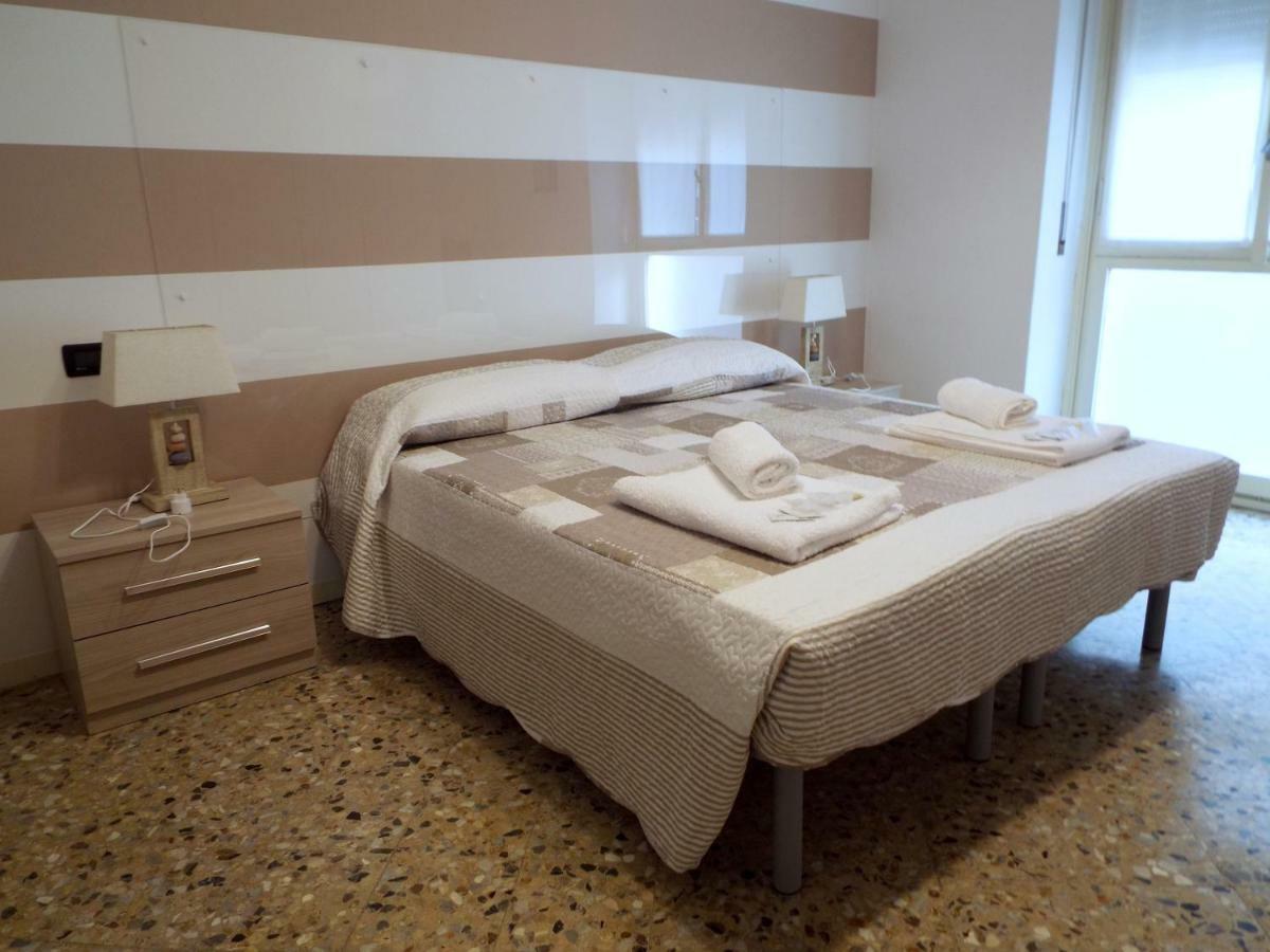 Lacaralele Apartment Milán Exterior foto